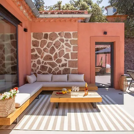 De 300m² Proche De La Plage Villa Saint-Raphael (Var)