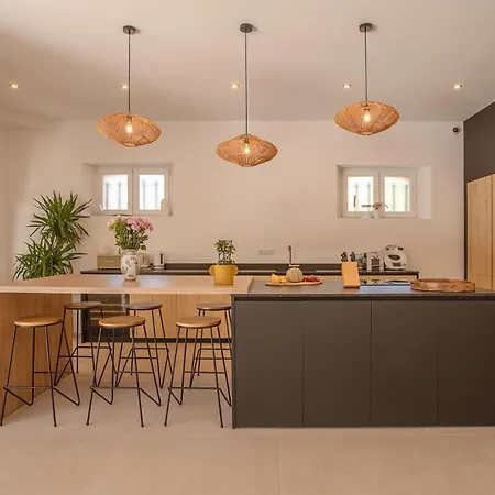 De 300m² Proche De La Plage Saint-Raphael (Var)
