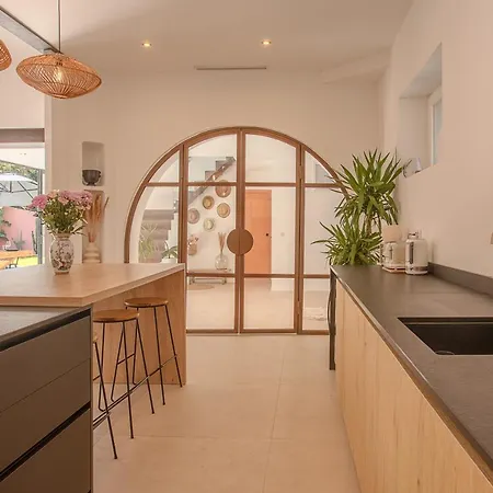 De 300m² Proche De La