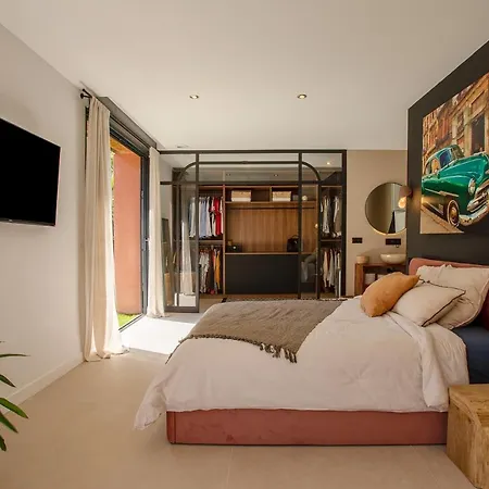 De 300m² Proche De La Plage Saint-Raphael (Var)