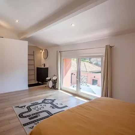 De 300m² Proche De La Plage Saint-Raphael (Var)